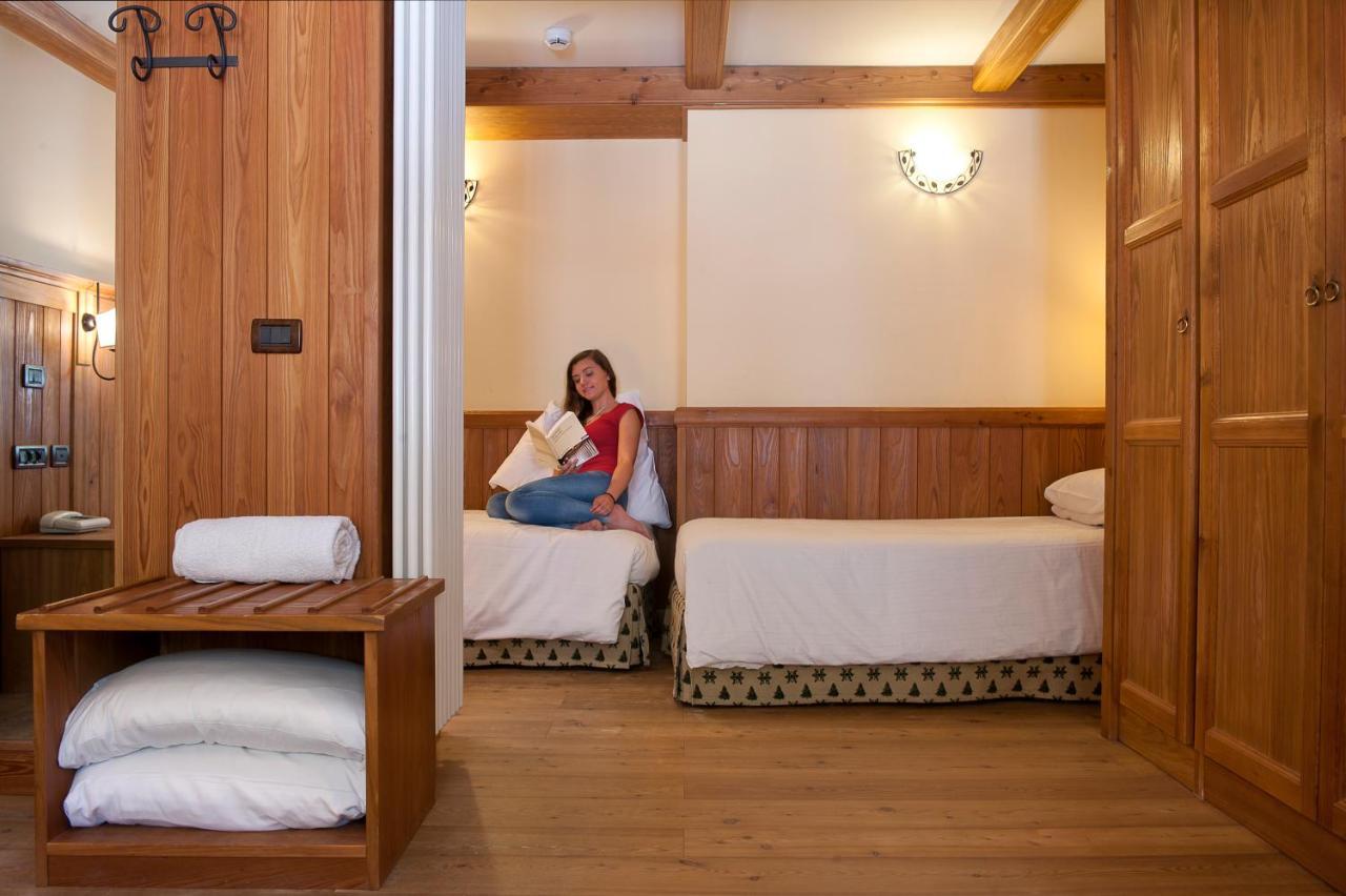 Hotel Castor Champoluc Esterno foto