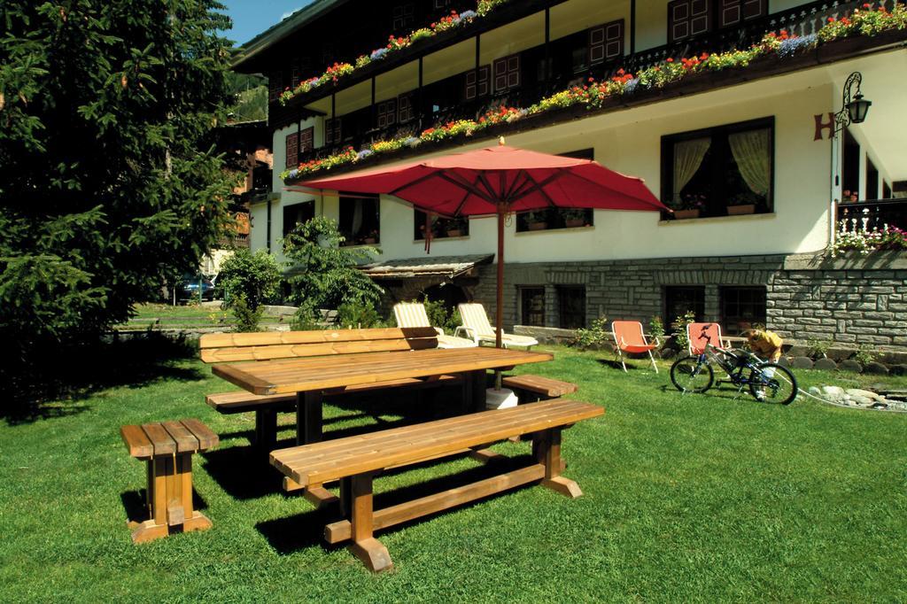 Hotel Castor Champoluc Esterno foto