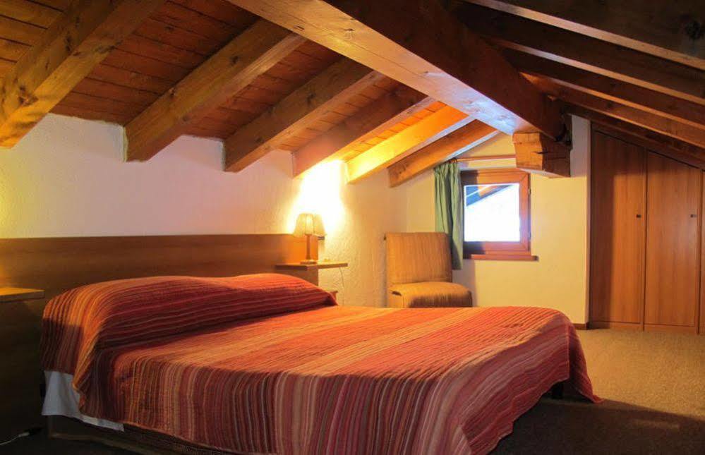 Hotel Castor Champoluc Esterno foto