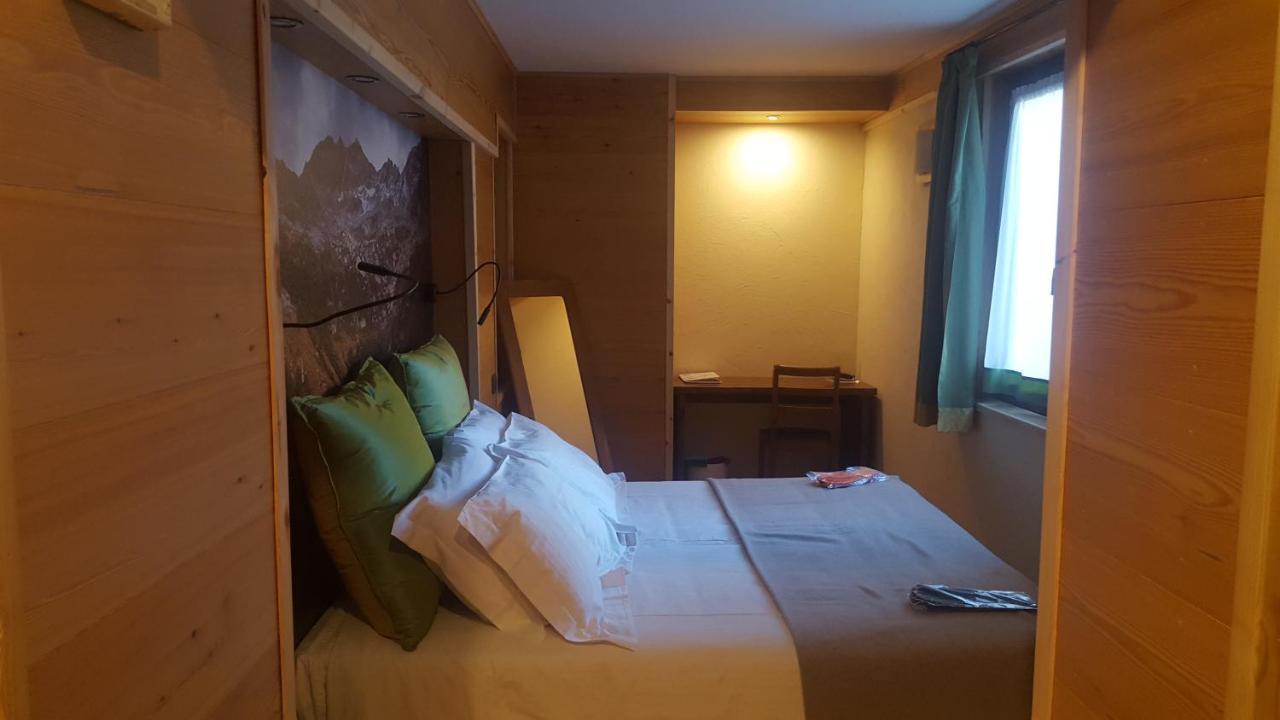 Hotel Castor Champoluc Esterno foto